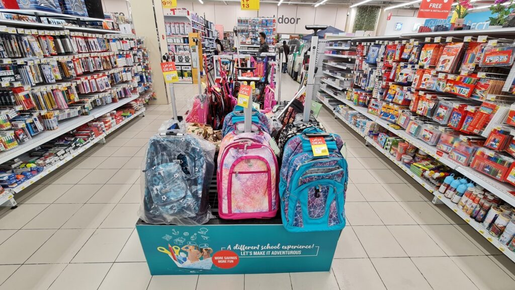 Spain’s back-to-school bill tops €500 as parents debate the pressure to buy new every year