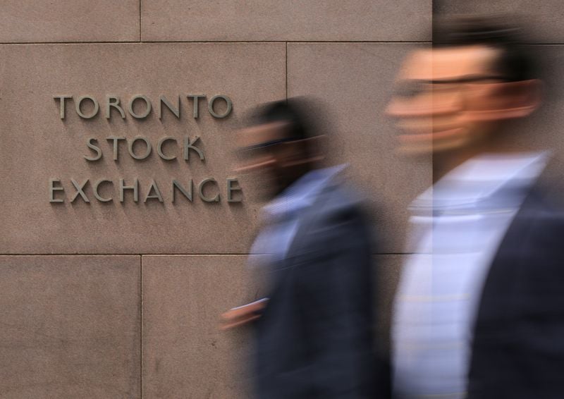 TSX futures climb as oil falls, gold advances amid hopes for cooling Iran tensions