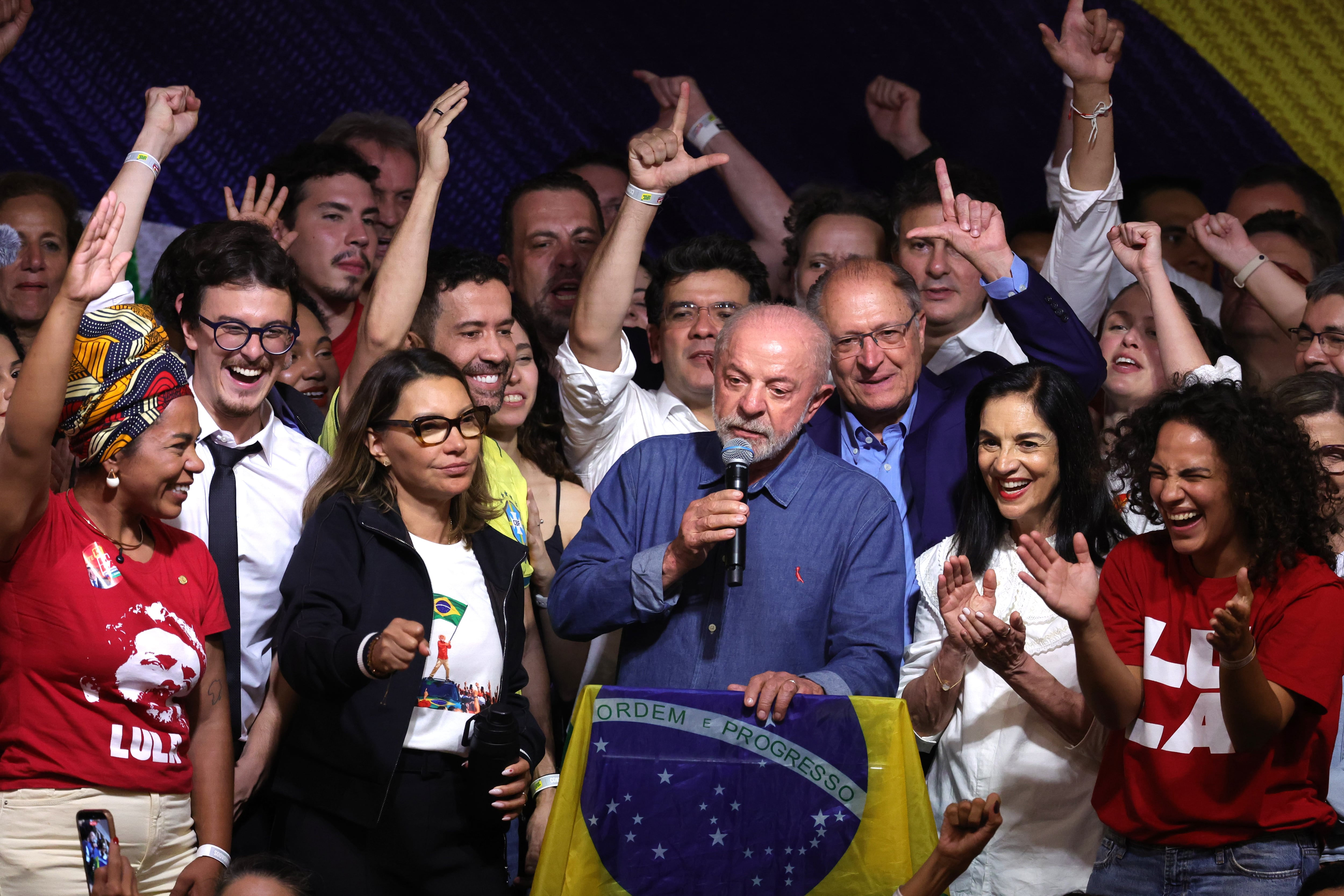 Lula pulls off a historic comeback in Brazil and leads the left to victory over Flávio Bolsonaro