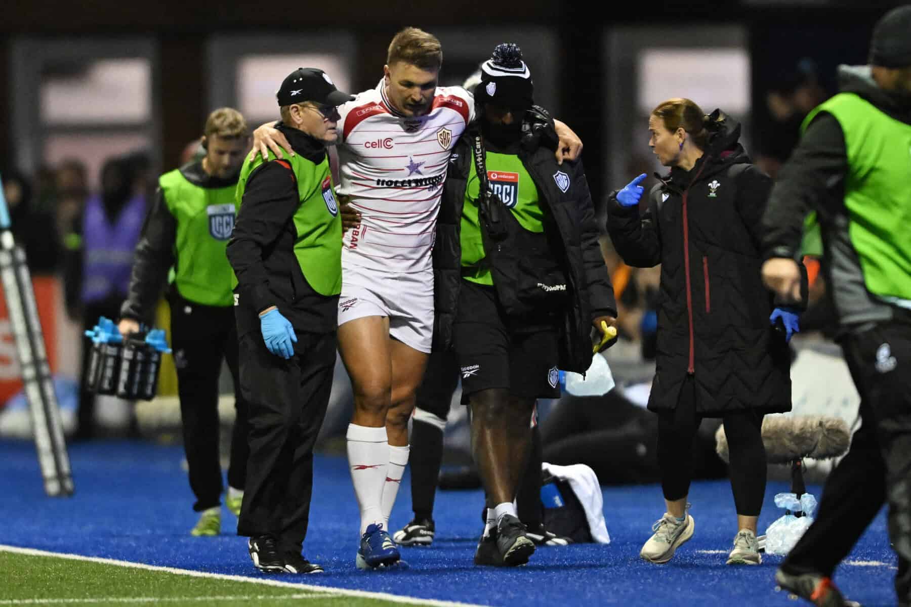 Sharks captain Esterhuizen and two others return home from URC tour