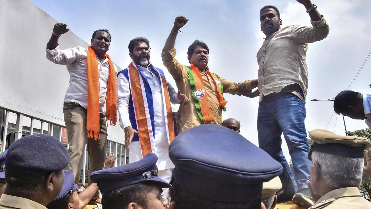 BJP leaders and workers taken into custody during protest against Mallikarjun Kharge in Bengaluru