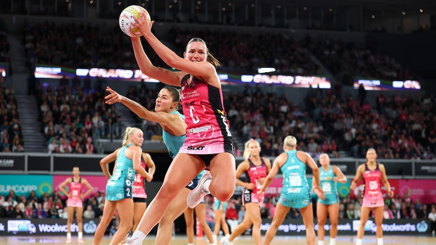 Pay war on ice as Australia's netball stars sign truce