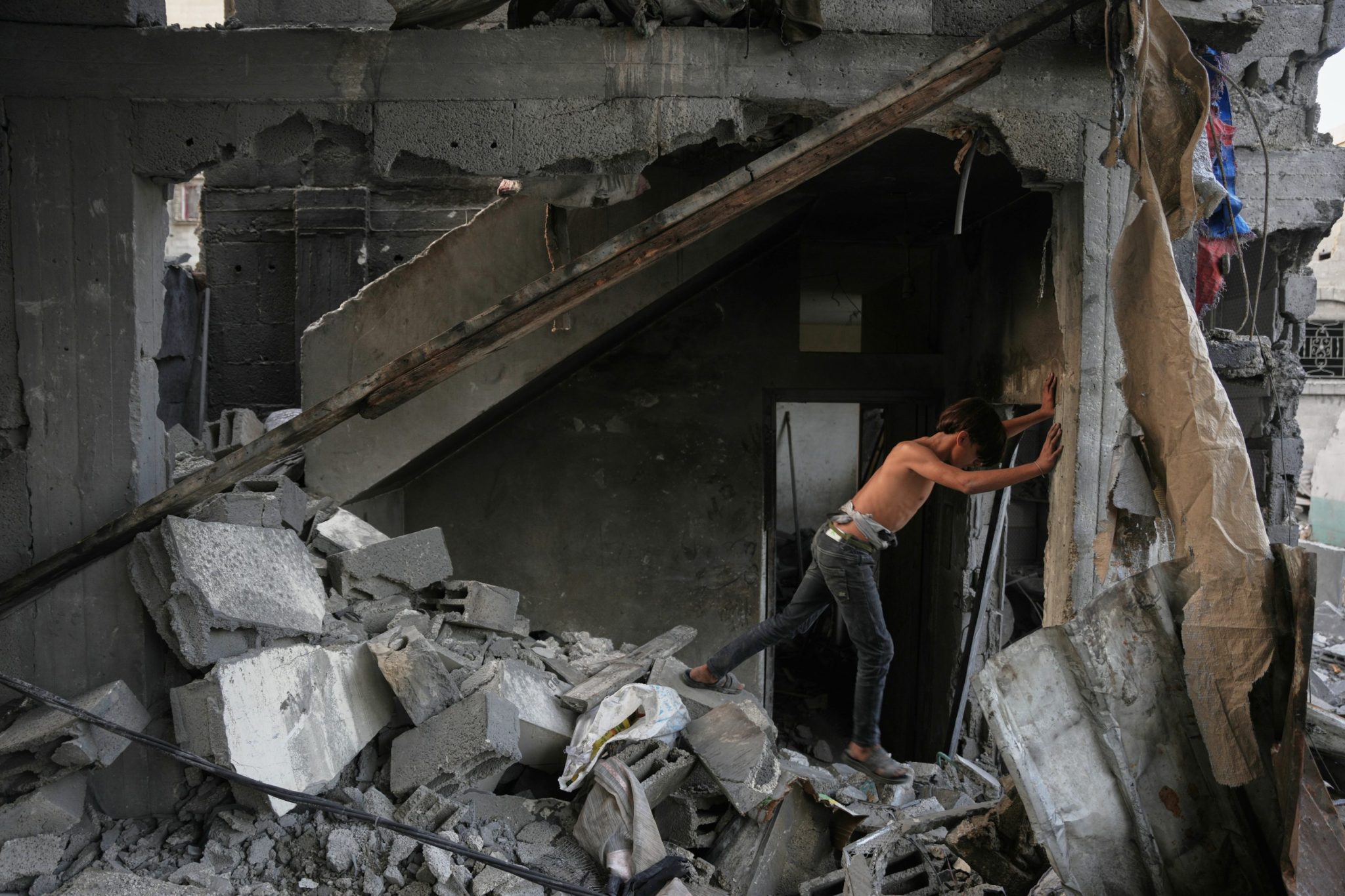 U.N.-commissioned experts say Israel is still committing genocide in Gaza despite the ceasefire. Israel calls for the commission to be dissolved