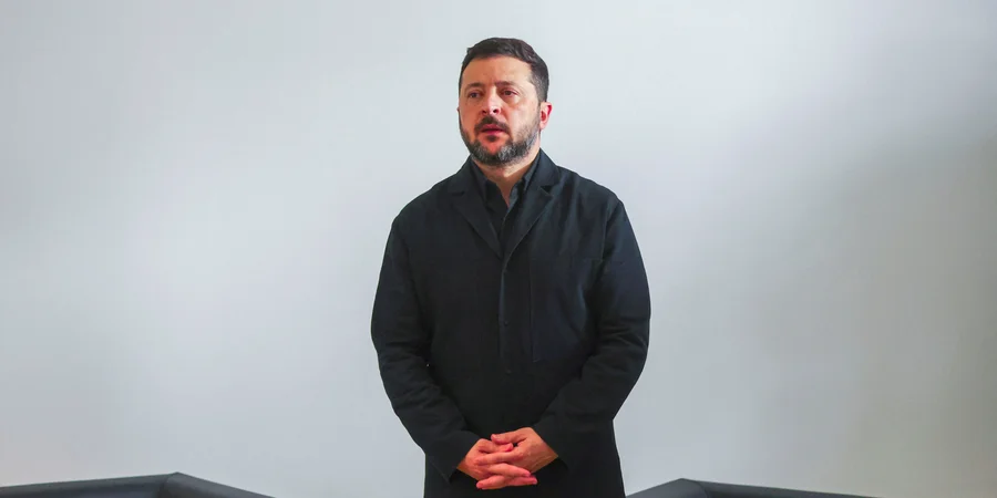 Analyst: Zelenskyy now avoids unpopular war issues