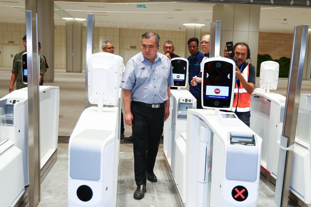 Loke assures RTS Link travellers: Passports accepted, QR system offered as digital option