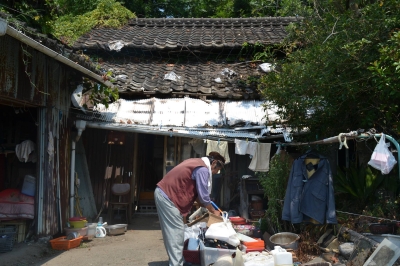 Kumamoto struggling to assist those not at designated shelters who need help