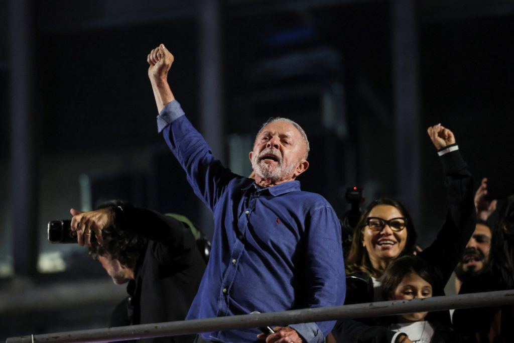 Lula prevails in Brazil but Fl&aacute;vio Bolsonaro refuses to concede
