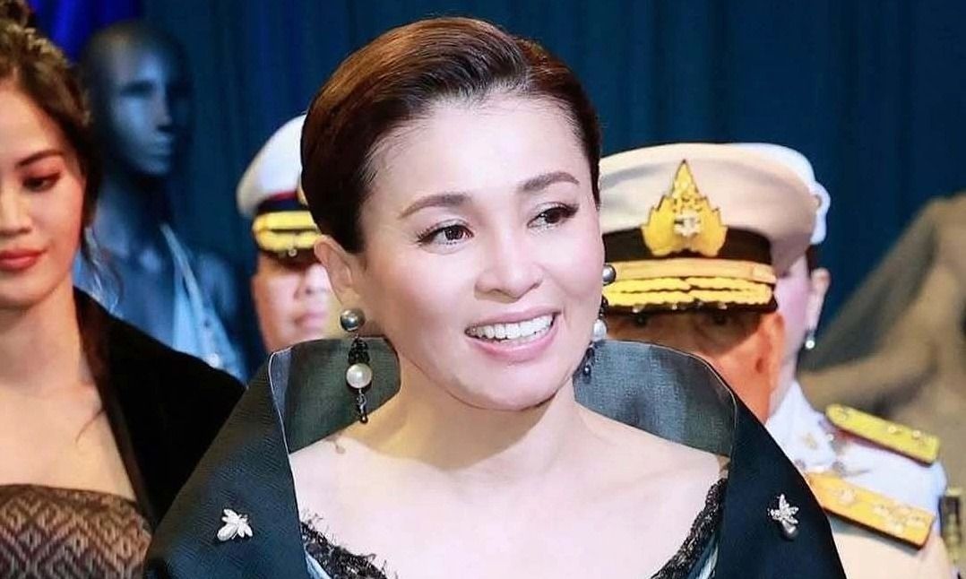 Thailand’s Queen Suthida Pilots Royal Boeing 737 Back From Japan Visit