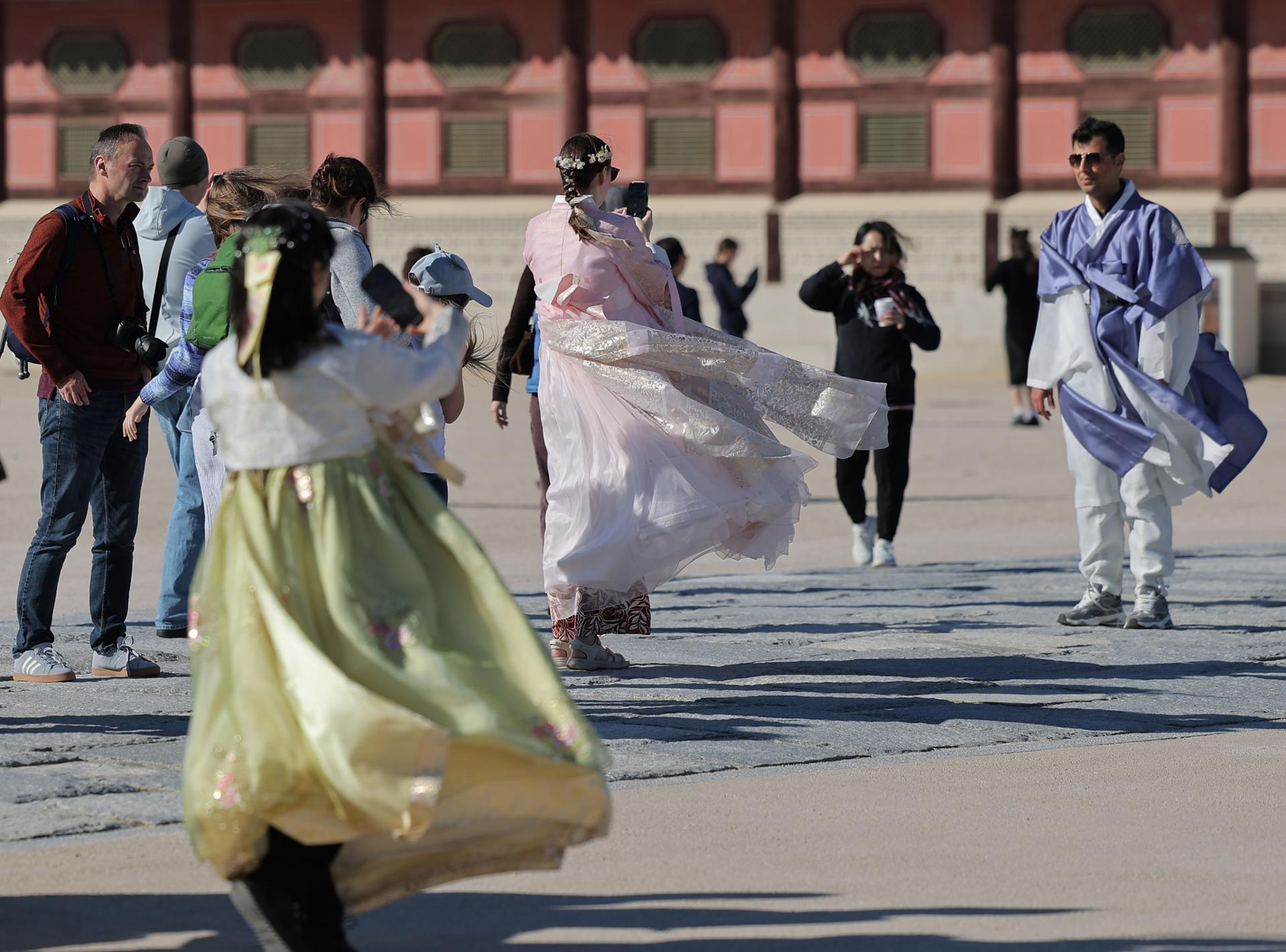 Foreign tourist arrivals in Korea estimated to have set annual record early