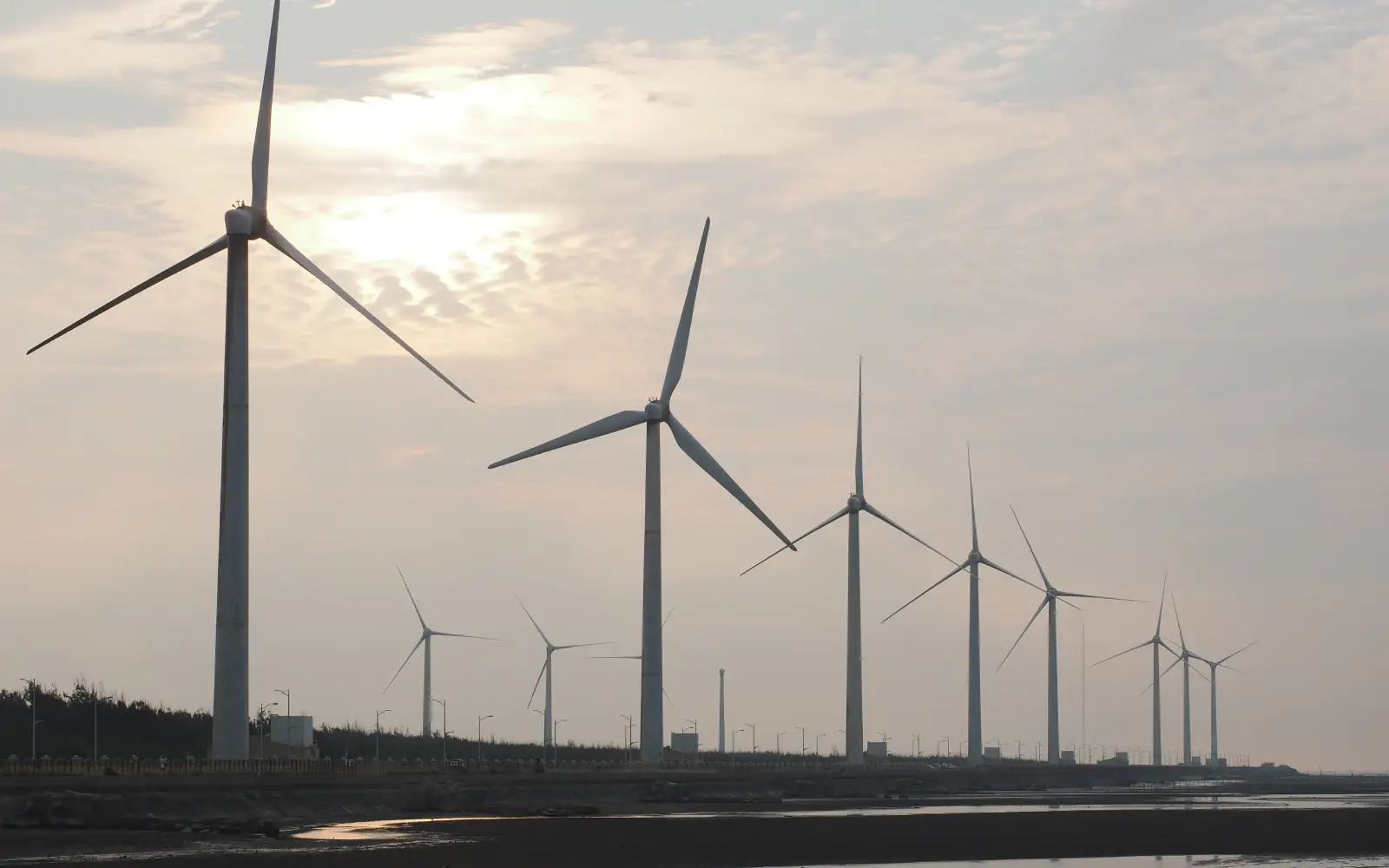 Global clean energy growth to slow this year