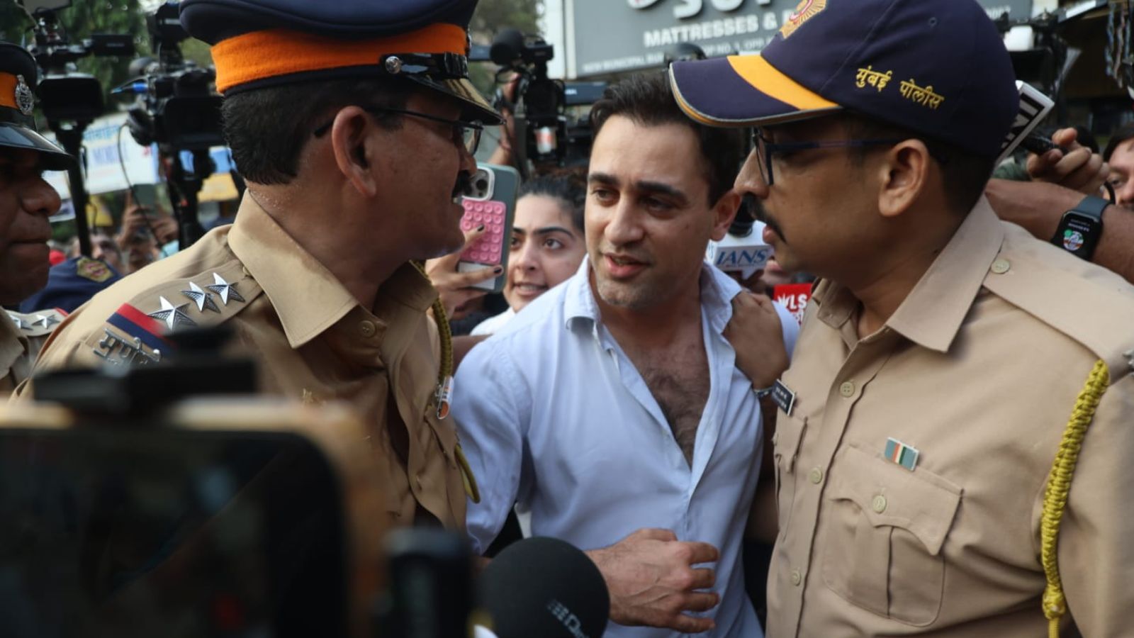 Day before Imran Khan’s ‘Leave India’ deadline, Bombay HC puts it on hold