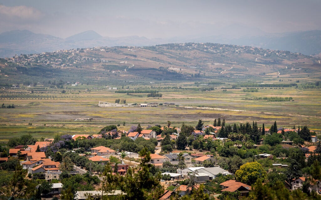 Six foreign workers hurt in explosion of old munition in Metula