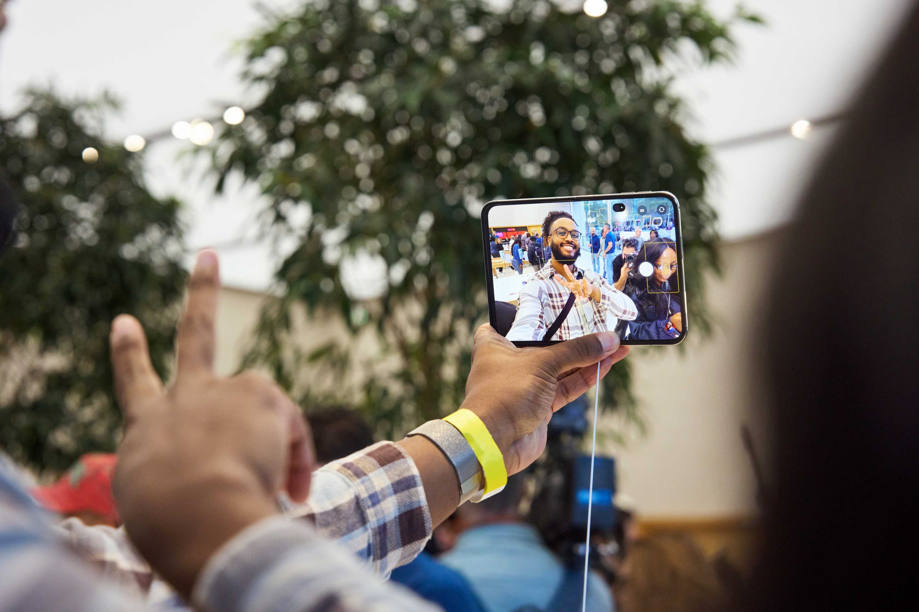 Apple confirms iPhone Duo problem. What will it do next?