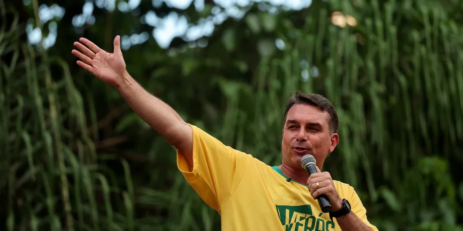 Brazil court orders Flávio Bolsonaro to surrender passports in money laundering probe