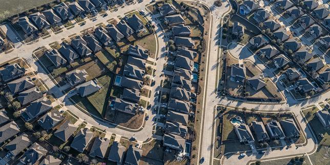 North of Dallas, the America of hyper-growth suburbanization: "Our town has gone from 8,000 to 80,000 inhabitants in ten years"