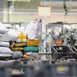 EU packaging rule change prompts confusion, online shops halt foreign orders