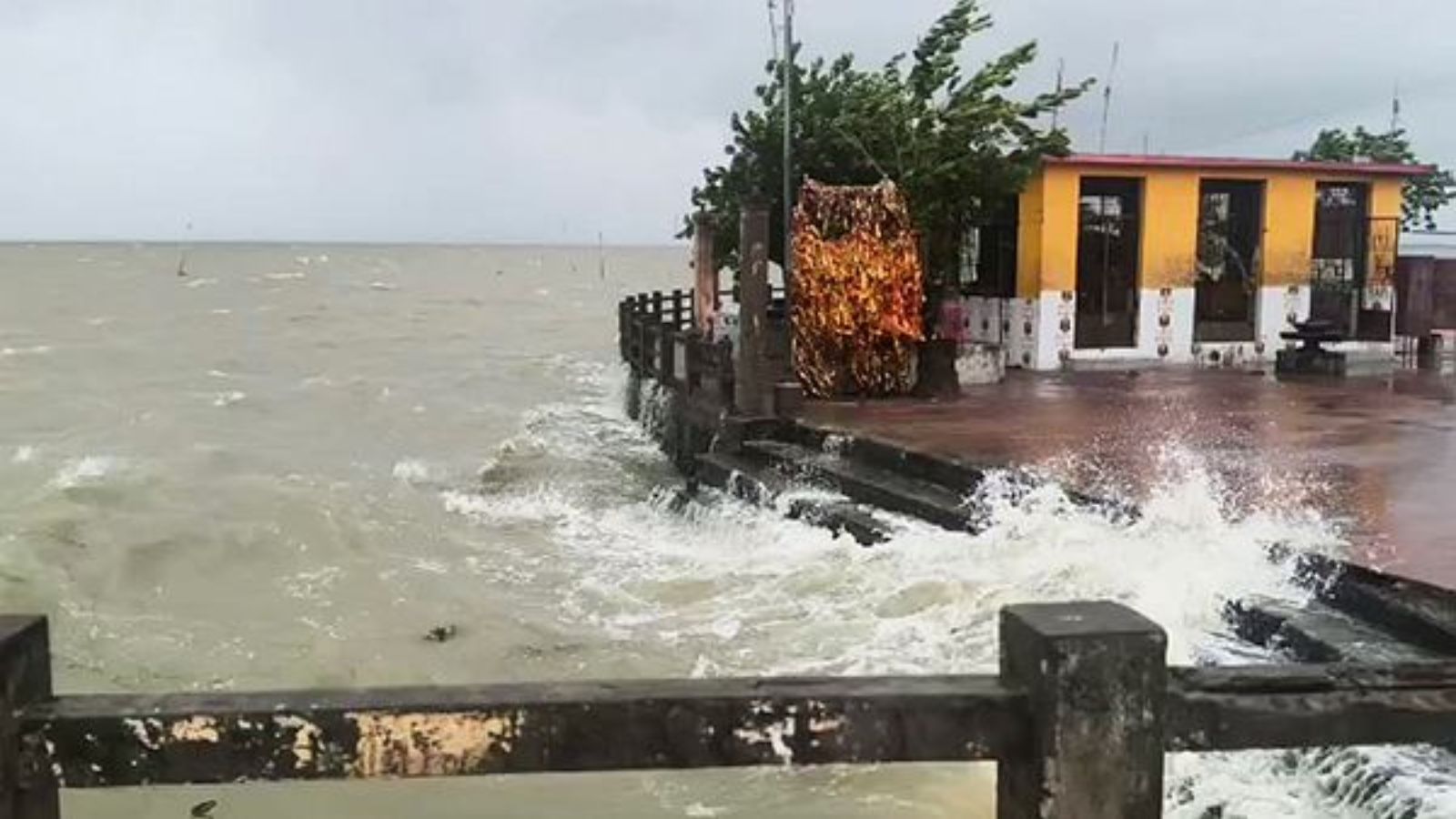 Cyclone Arnab set to make landfall in few hours, Andhra Pradesh and Odisha on alert