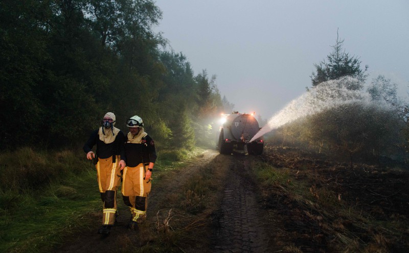 Firefighters push to 'encircle' Belgian wildfire