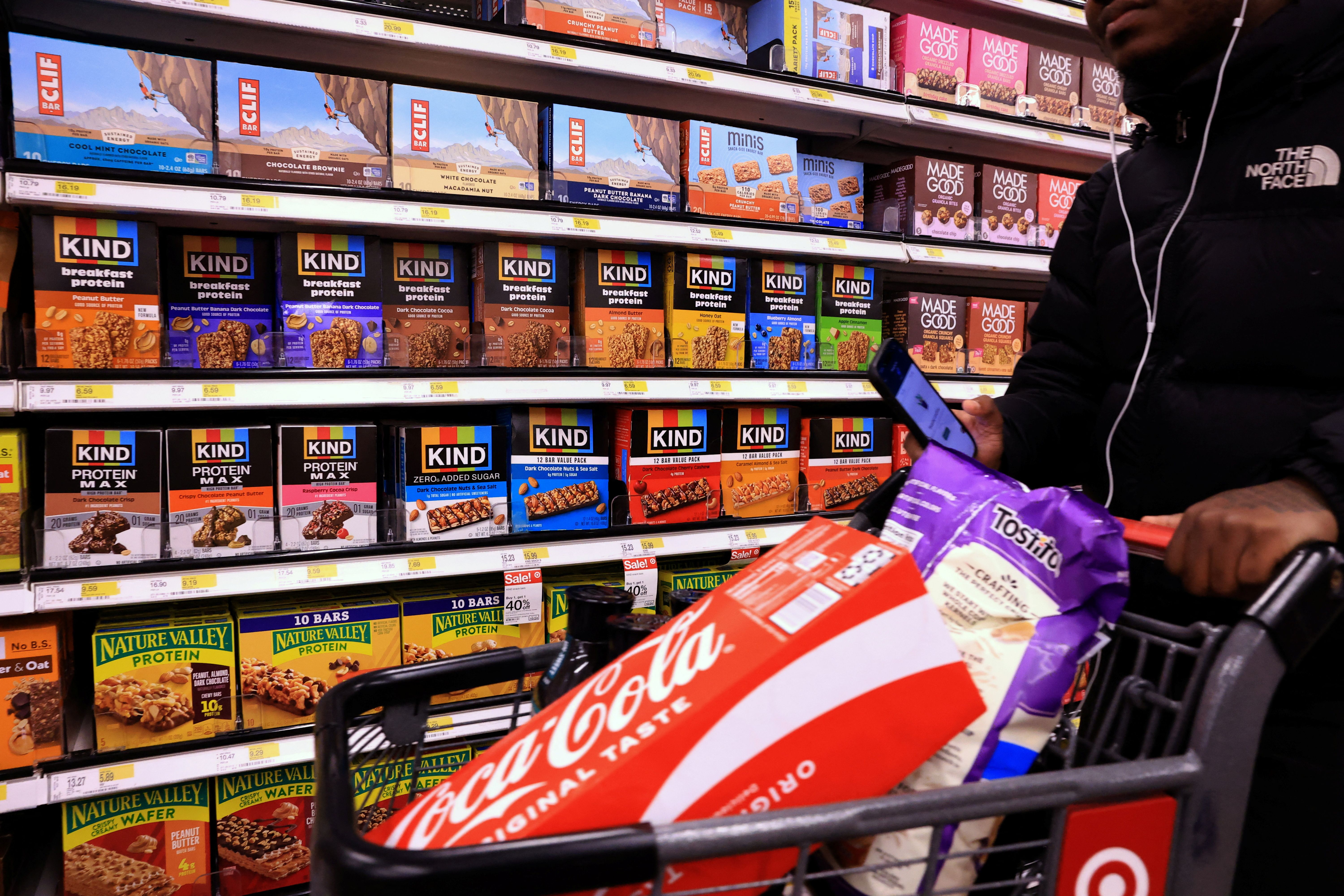 US consumer confidence ticks up in October