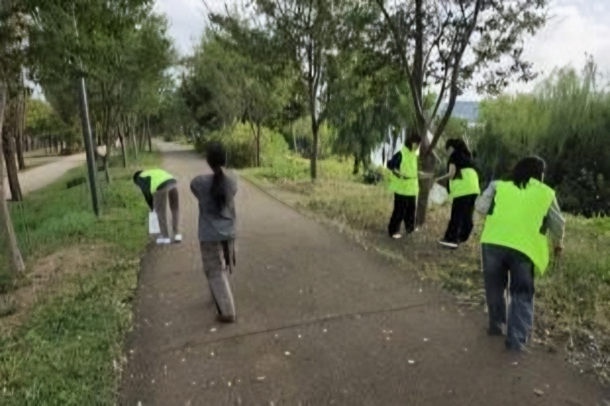 Seoul rallies 1,486 volunteers to clean up Han River parks