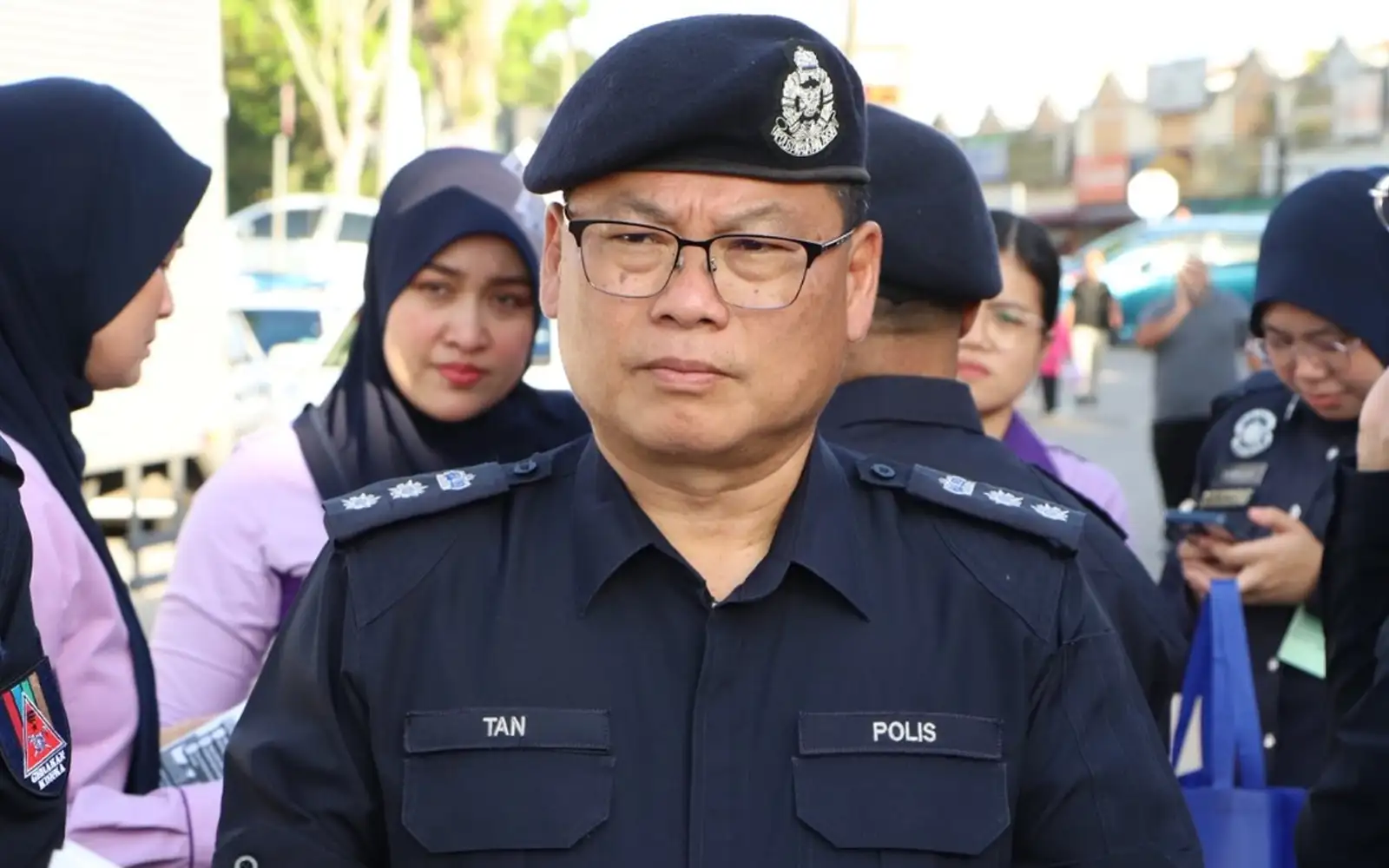 ‘Pak guard’ Nepal, wanita ditahan kes bendera terbalik