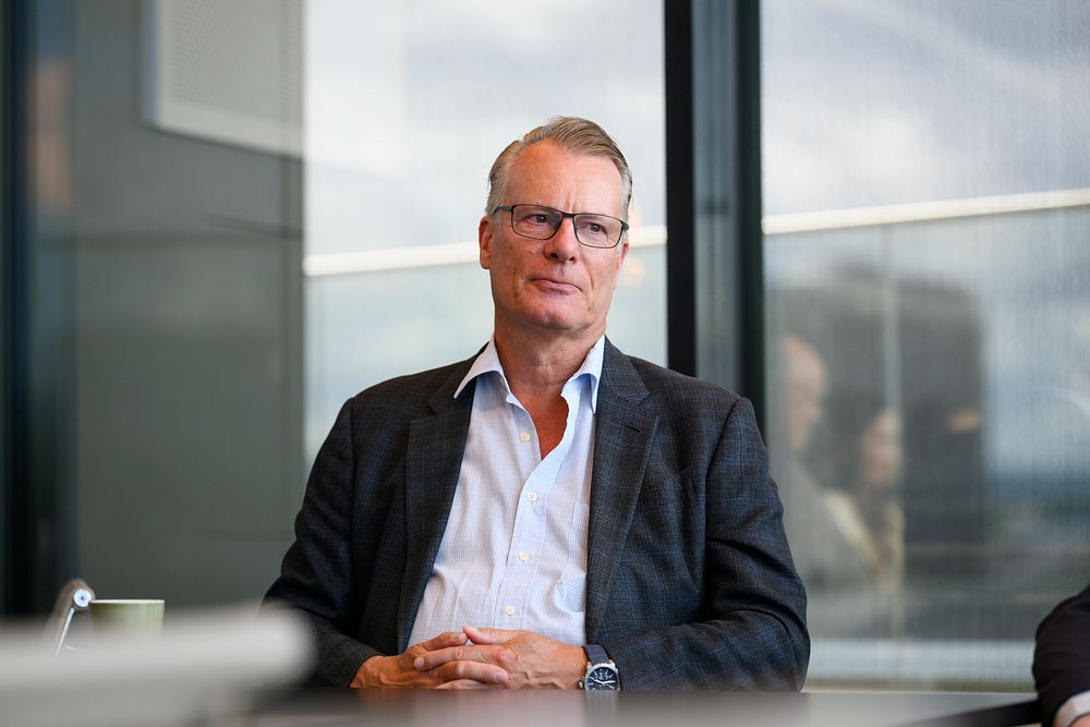 Mistet ansatte i krig: – Begynner å stille spørsmål