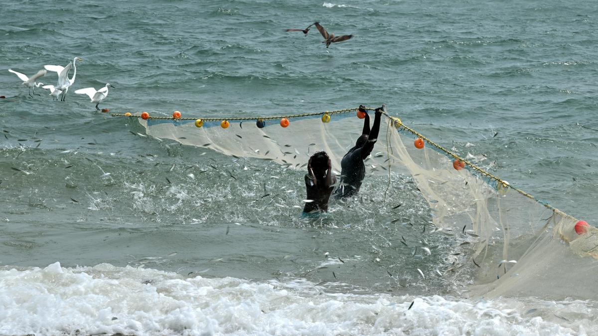 Cyclone Arnab: Thoothukudi fishermen stay away from sea due to bad weather