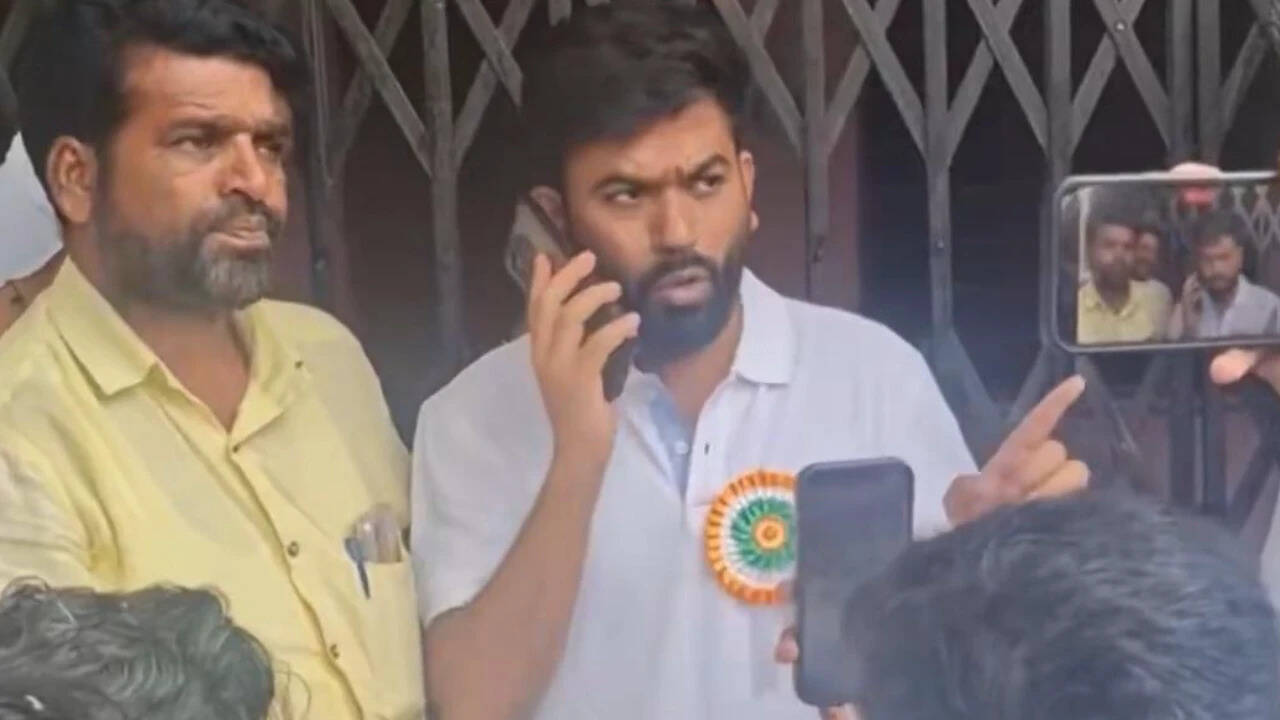 Hingoli ZP school headmaster accused of being drunk in classes suspended