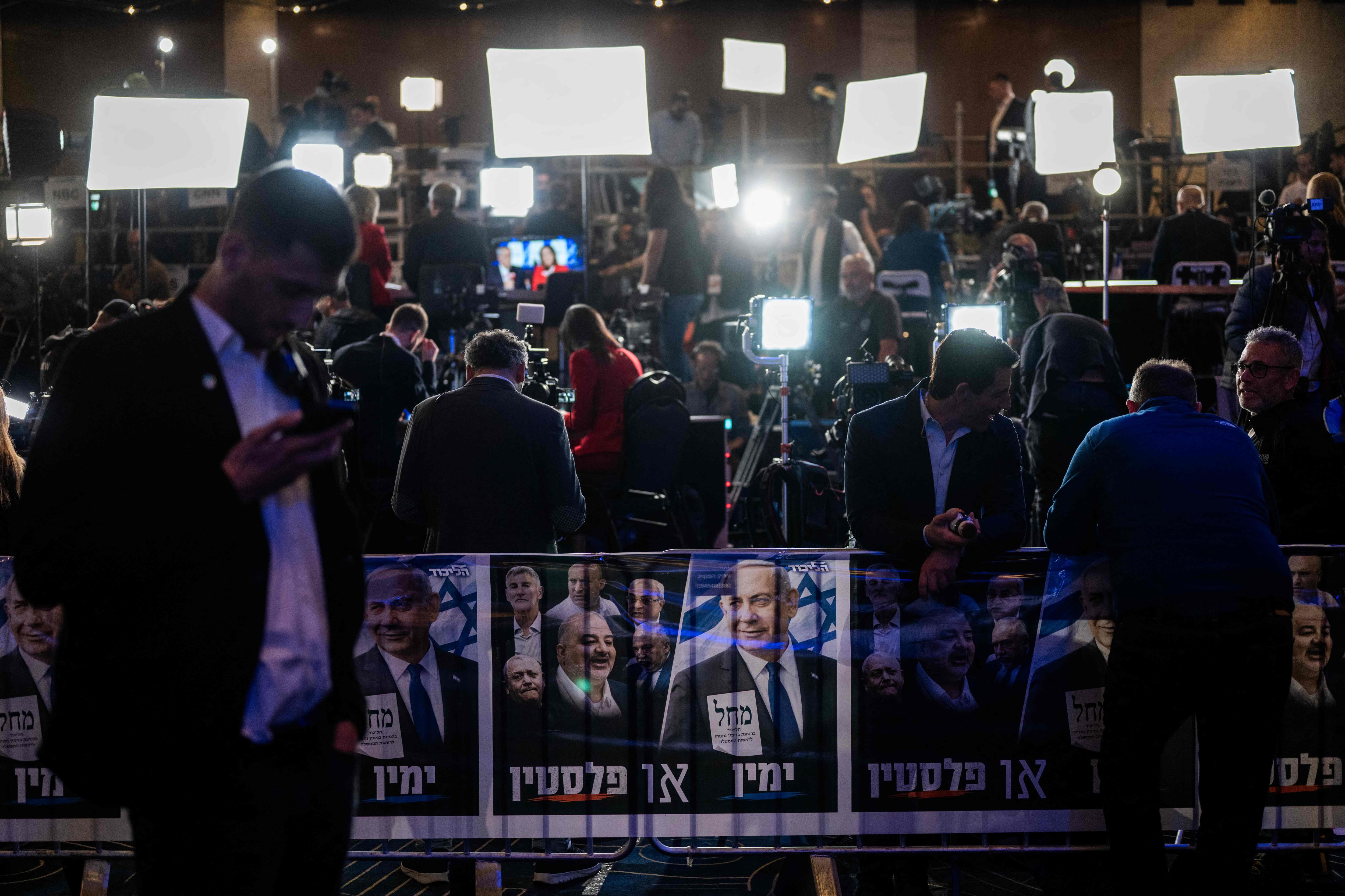 Israel election live: Netanyahu's coalition ahead as change bloc urged to embrace Arab parties