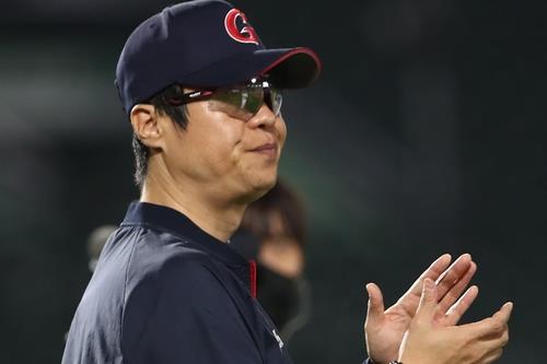 Lotte Giants hire ex-manager as bench coach