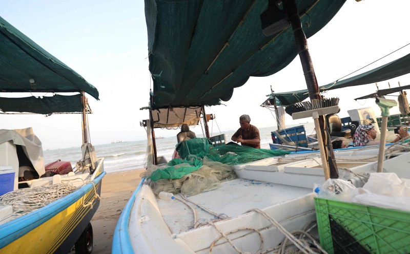 Iran fishermen venture back to Hormuz despite fears of new fighting