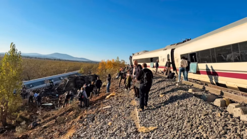 BREAKING: At least 10 dead as two high-speed trains collide near Toledo, with Madrid-Andalucia line shut