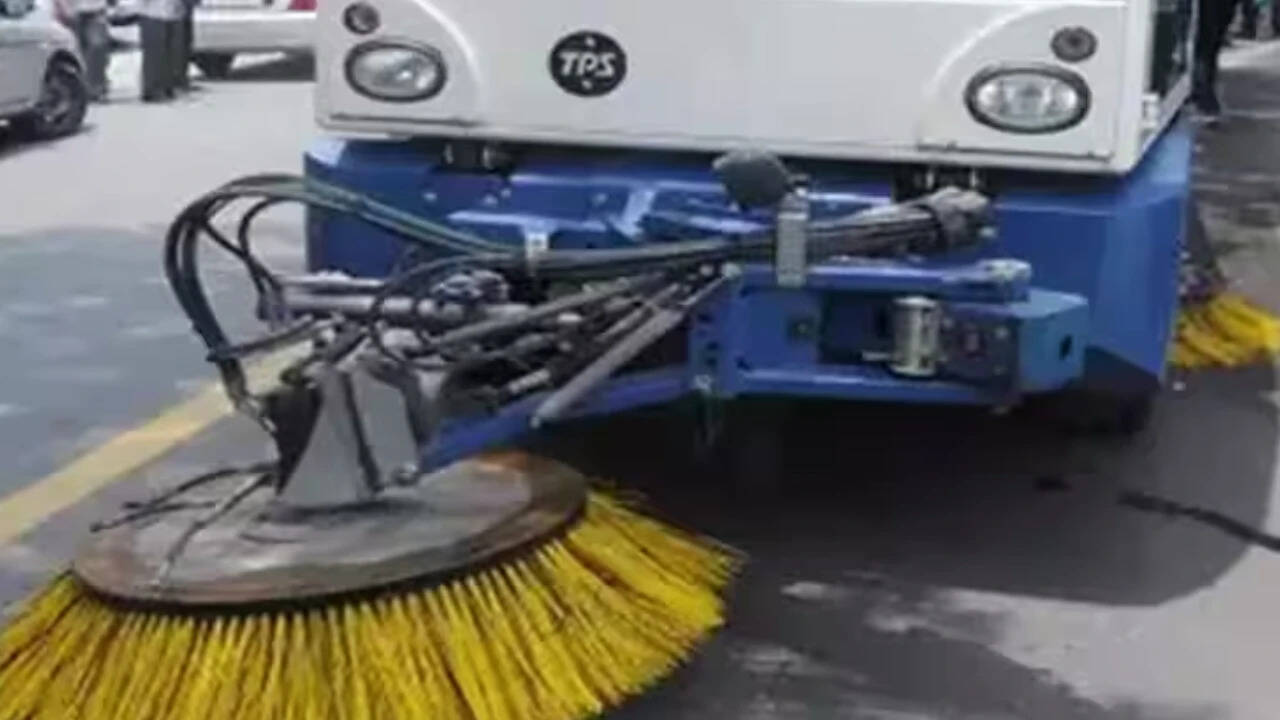Sweeping machine runs 56.5km in Gurgaon, sweeps 0.3km