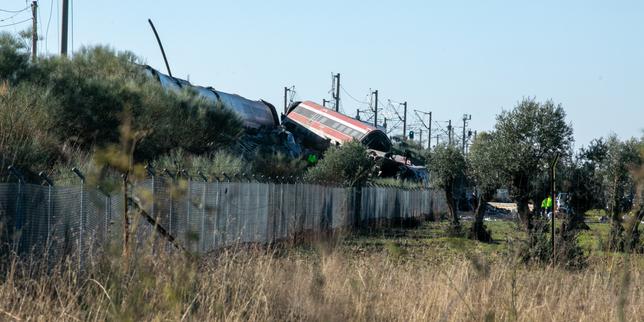 Train crash in central Spain kills at least 10