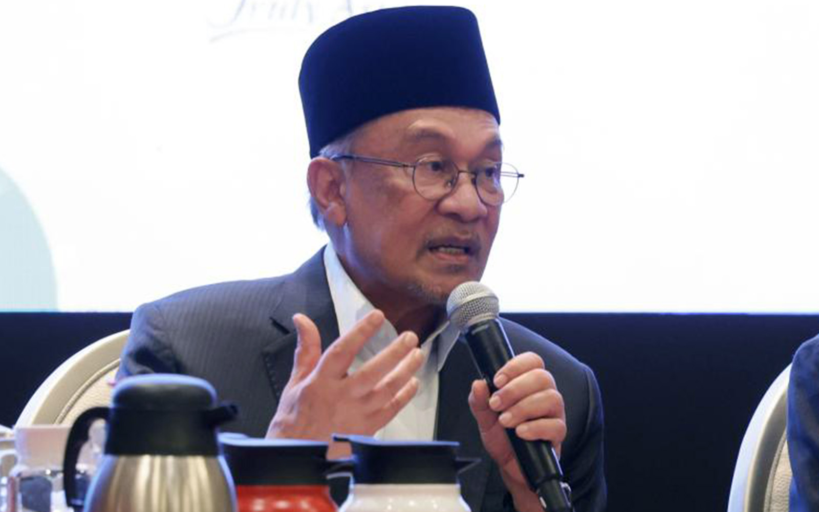 Anwar tegur sikap mudah label orang lain ‘munafik’