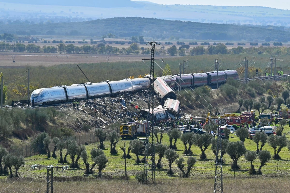 Spain high-speed train collision kills 31, injures 80
