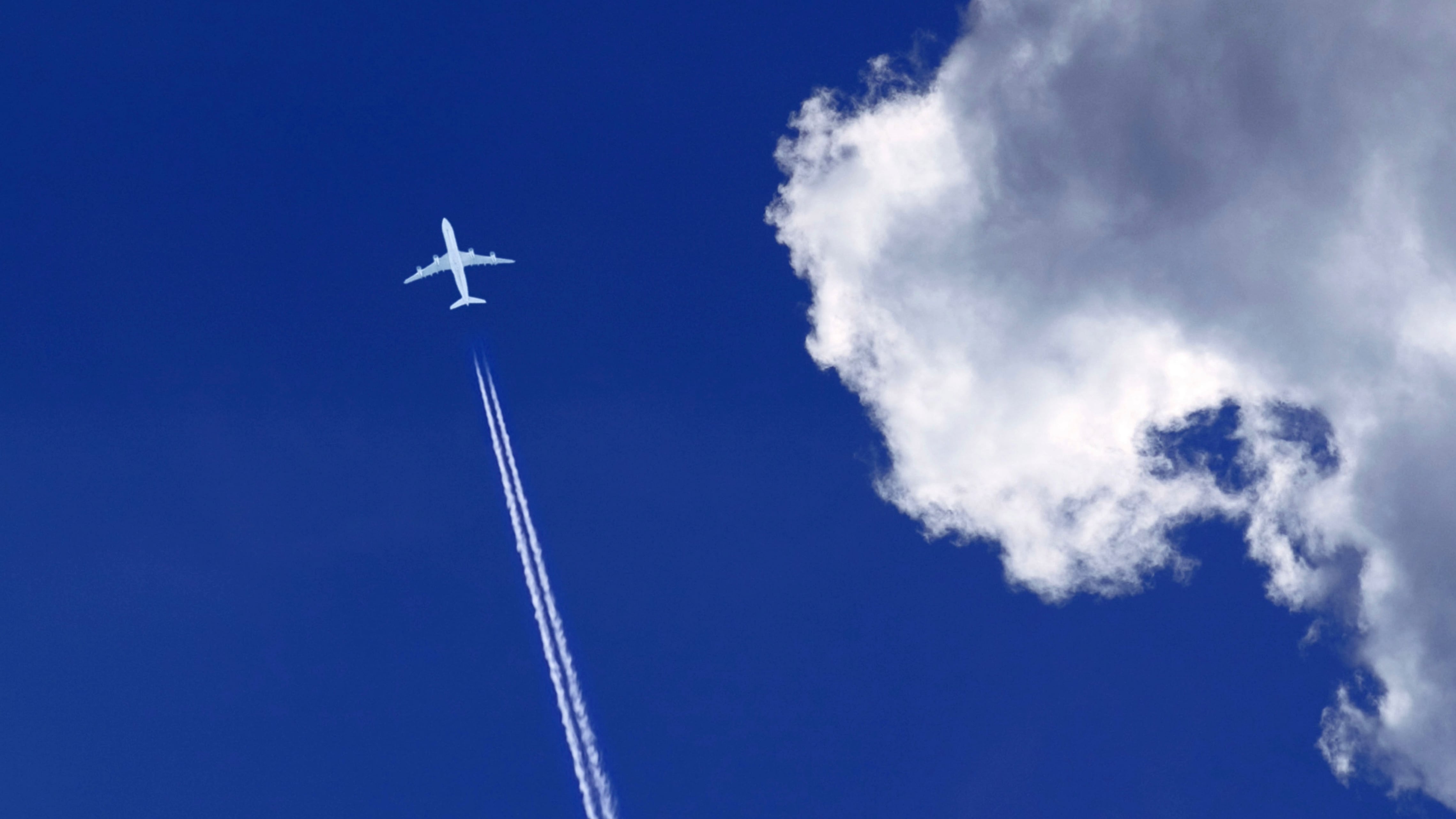 Flight path changes aim to cut planes' climate-warming contrails