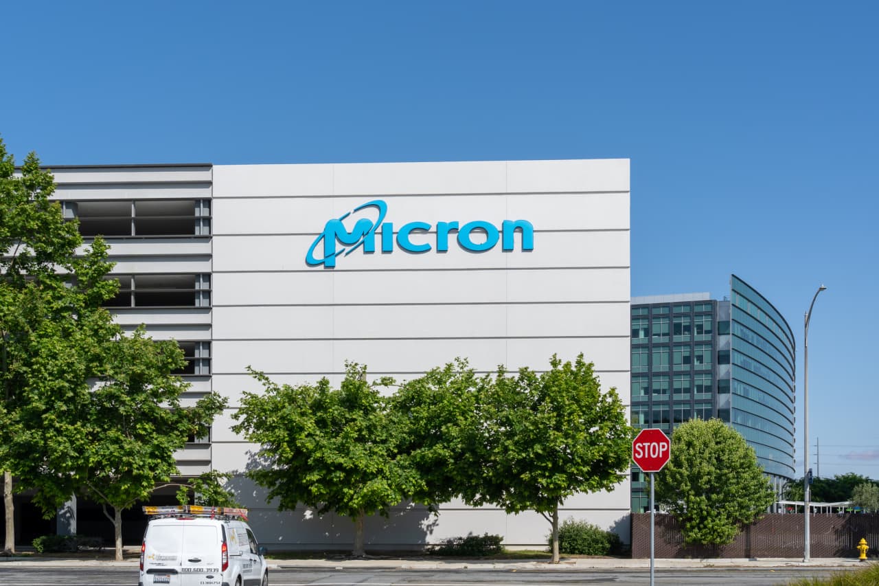 Micron’s stock rises after SK Hynix earnings. Here’s its next major test.