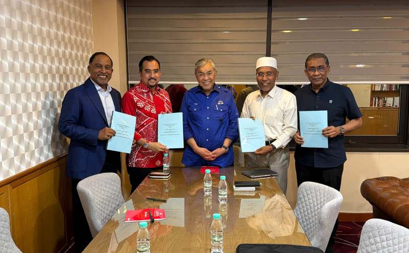 BN, PN ink pact to face 16th Melaka election [WATCH]
