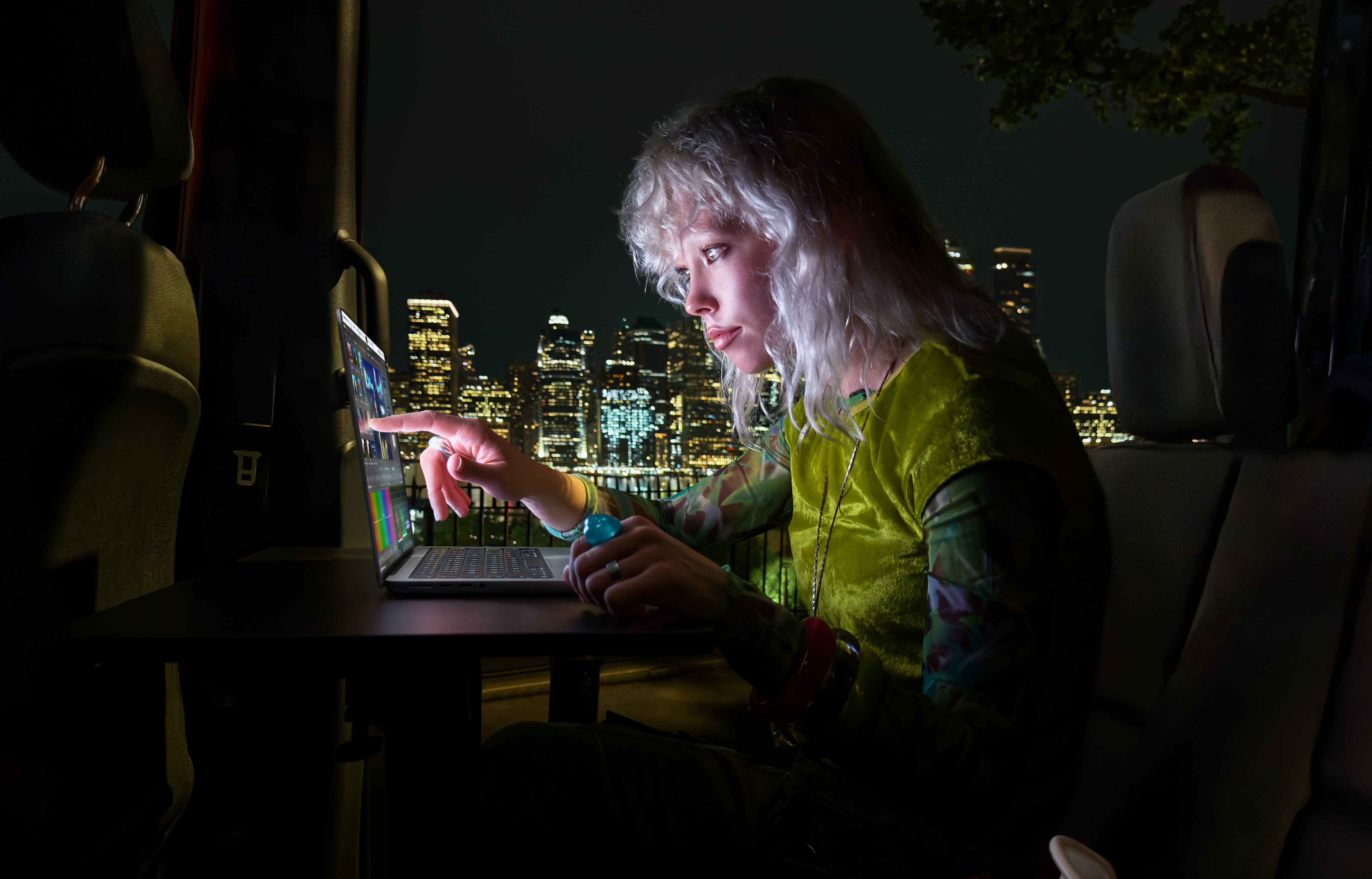 Apple video shows new MacBook Pro with PROLED display in action