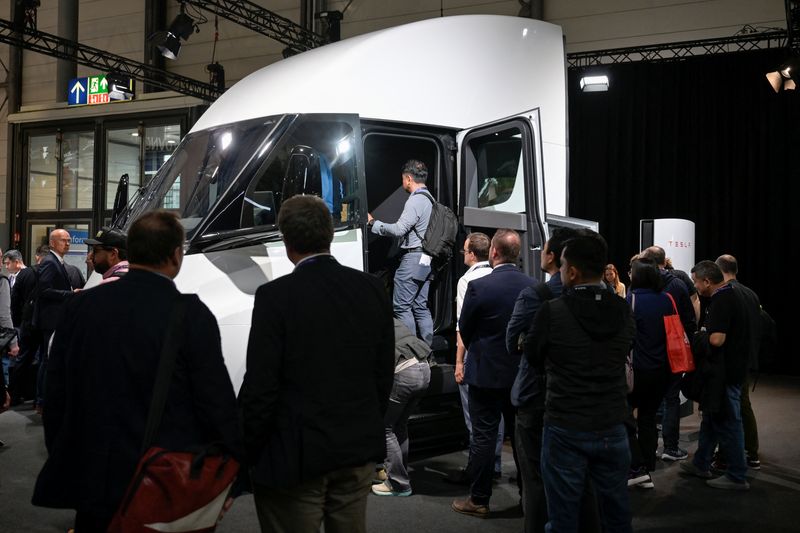 Einride to deploy 500 Tesla electric trucks for North American fleet
