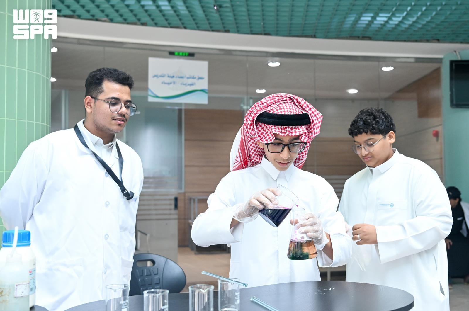 Jazan University hosts science exhibition for World Chemistry Day