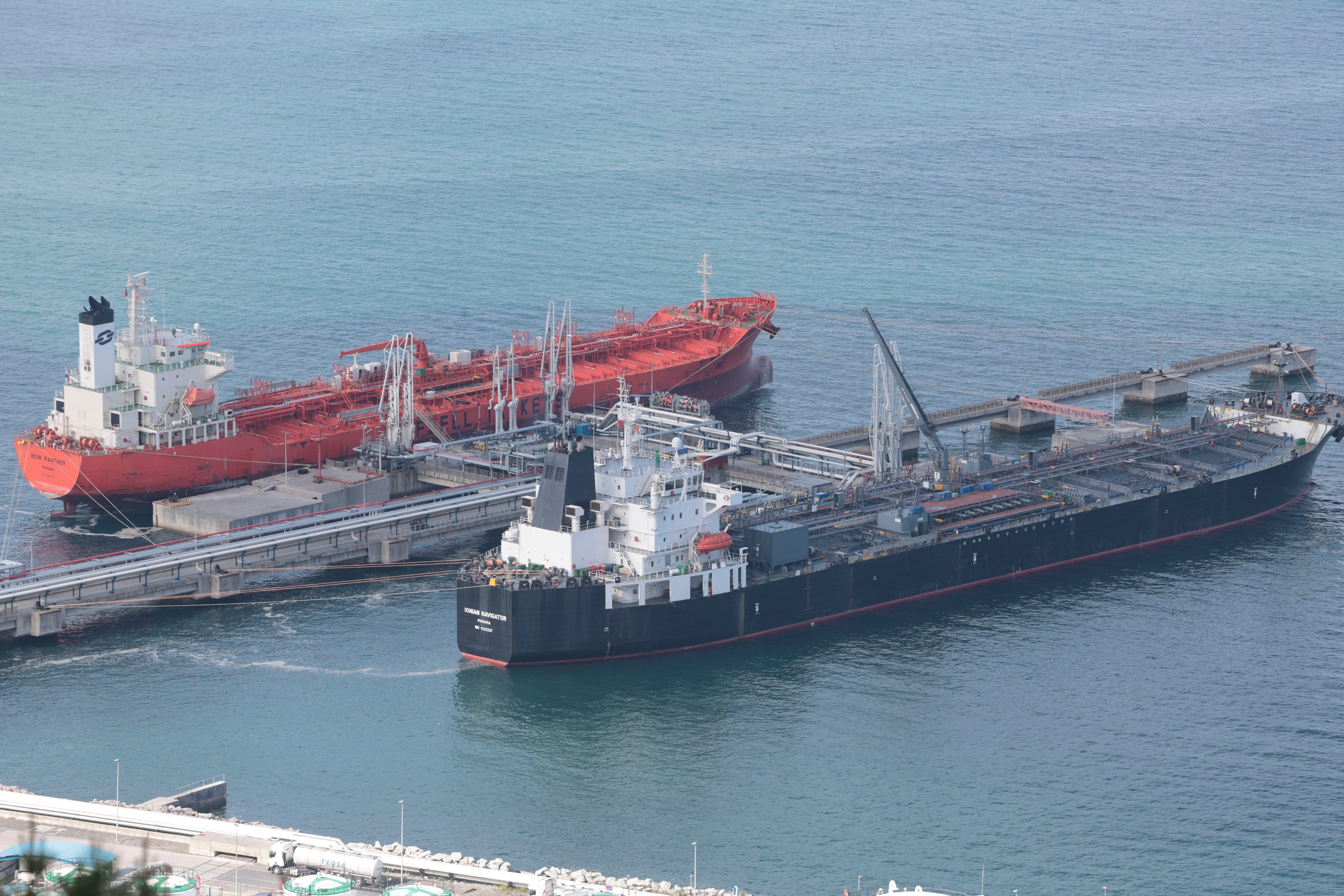 La venta de combustibles refinados a países vecinos dispara las exportaciones españolas en junio