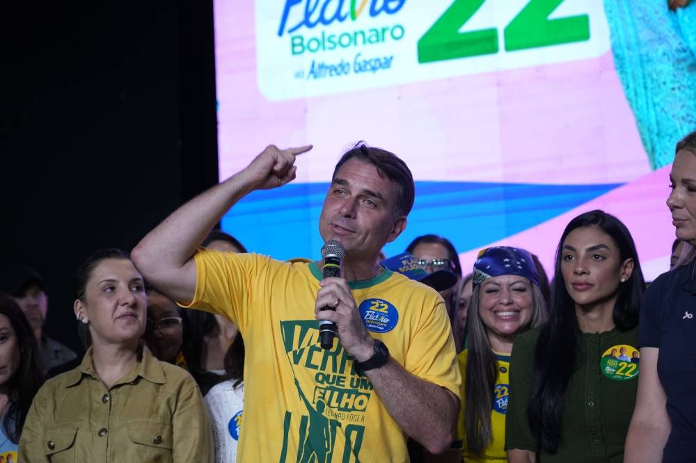 Bolsonaro lands in US defying Brazil court order