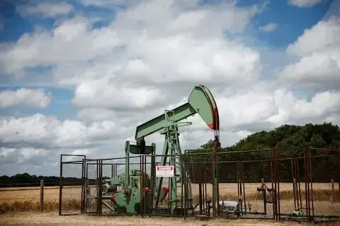 Oil prices edge up about 1pc