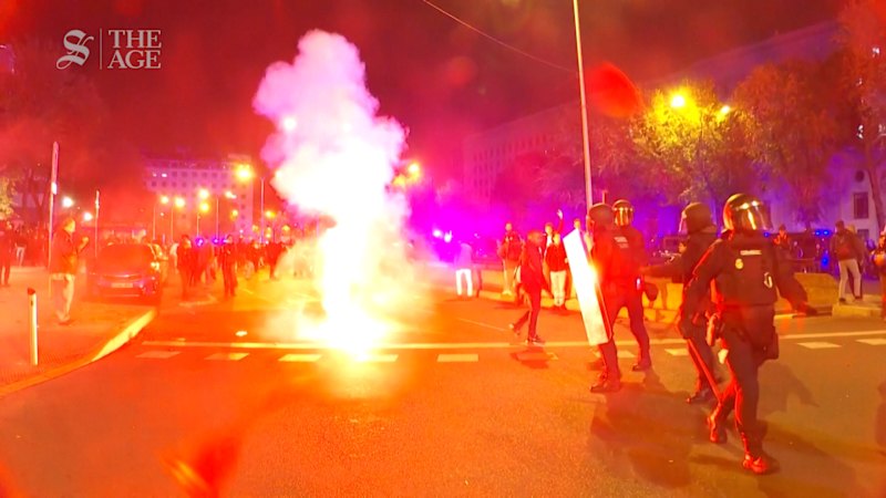 Far-right groups and police clash in Madrid during deadly train crash protests