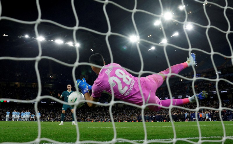 No penalty practice? No problem for Man City in shoot-out win
