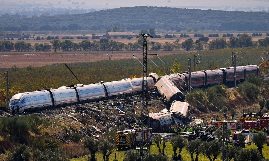 Spain train crash kills 68 after control center mistakenly resumes traffic: minister