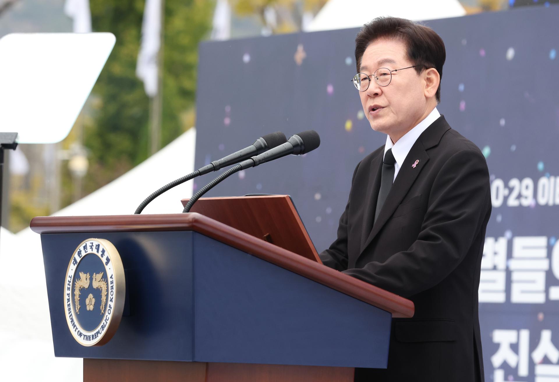 Lee's approval rating rises to 46%: poll