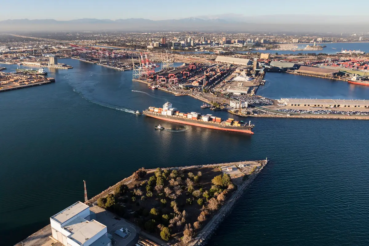 LA, Long Beach Ports Weigh LNG and Methanol for Cleaner Shipping
